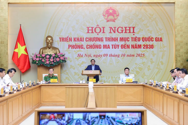 Thủ tướng đề nghị các cấp ủy, chính quyền cần nhận thức và quán triệt đầy đủ về vị trí, vai trò và tầm quan trọng của việc triển khai Chương trình mục tiêu quốc gia phòng, chống ma túy, đồng thời gắn với chiến lược phát triển kinh tế - xã hội toàn diện, bền vững ở địa phương và cả nước... - Ảnh: VGP/Nhật Bắc