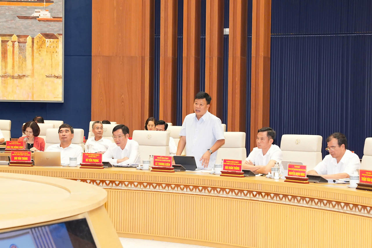 Trưởng Ban Quản lý khu kinh tế Hải Phòng Lê Trung Kiên phát biểu tại hội nghị.