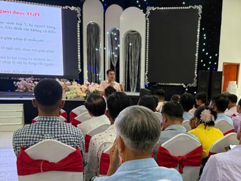 Báo cáo viên Phan Trọng Hùng, Phó giám đốc Trung tâm trợ giúp pháp lý nhà nước số 1 tỉnh Quảng Trị