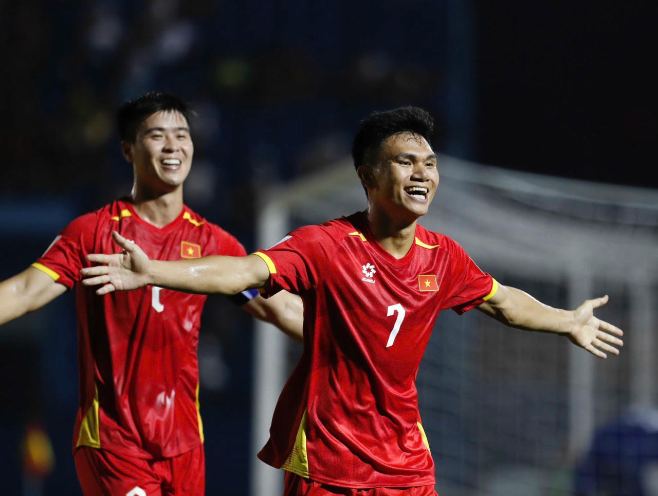 Ông Kim Sang Sik nói về thủ môn Văn Lâm và hàng phòng ngự