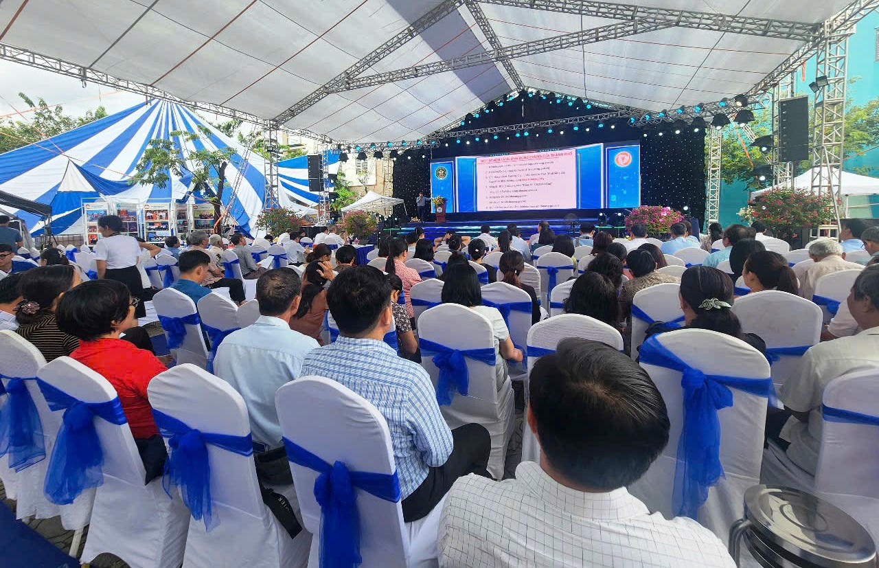 Thông qua&nbsp;Ngày hội Chuyển đổi số năm 2025, phường Hương Trà&nbsp;khẳng định quyết tâm xây dựng chính quyền số phục vụ người dân.