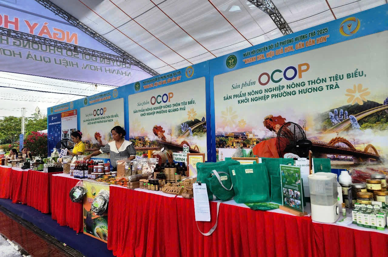 Các&nbsp;sản phẩm OCOP và đặc sản địa phương được đưa lên sàn thương mại điện tử.&nbsp;