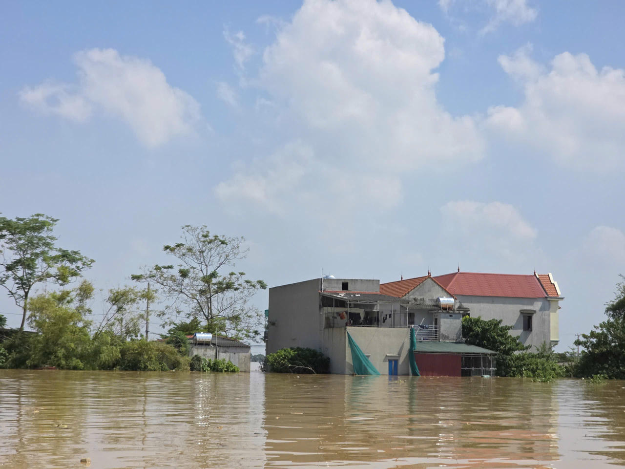Bắc Ninh thiệt hại nặng do lũ lớn, hàng nghìn hộ dân vẫn bị cô lập