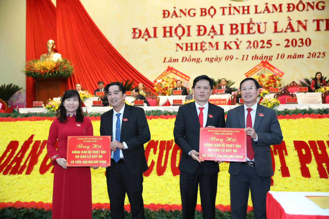 Ủy ban MTTQ Việt Nam tỉnh Lâm Đồng tiếp nhận ủng hộ&nbsp;Nhân dân vùng bị thiệt hại do bão lũ gây ra.