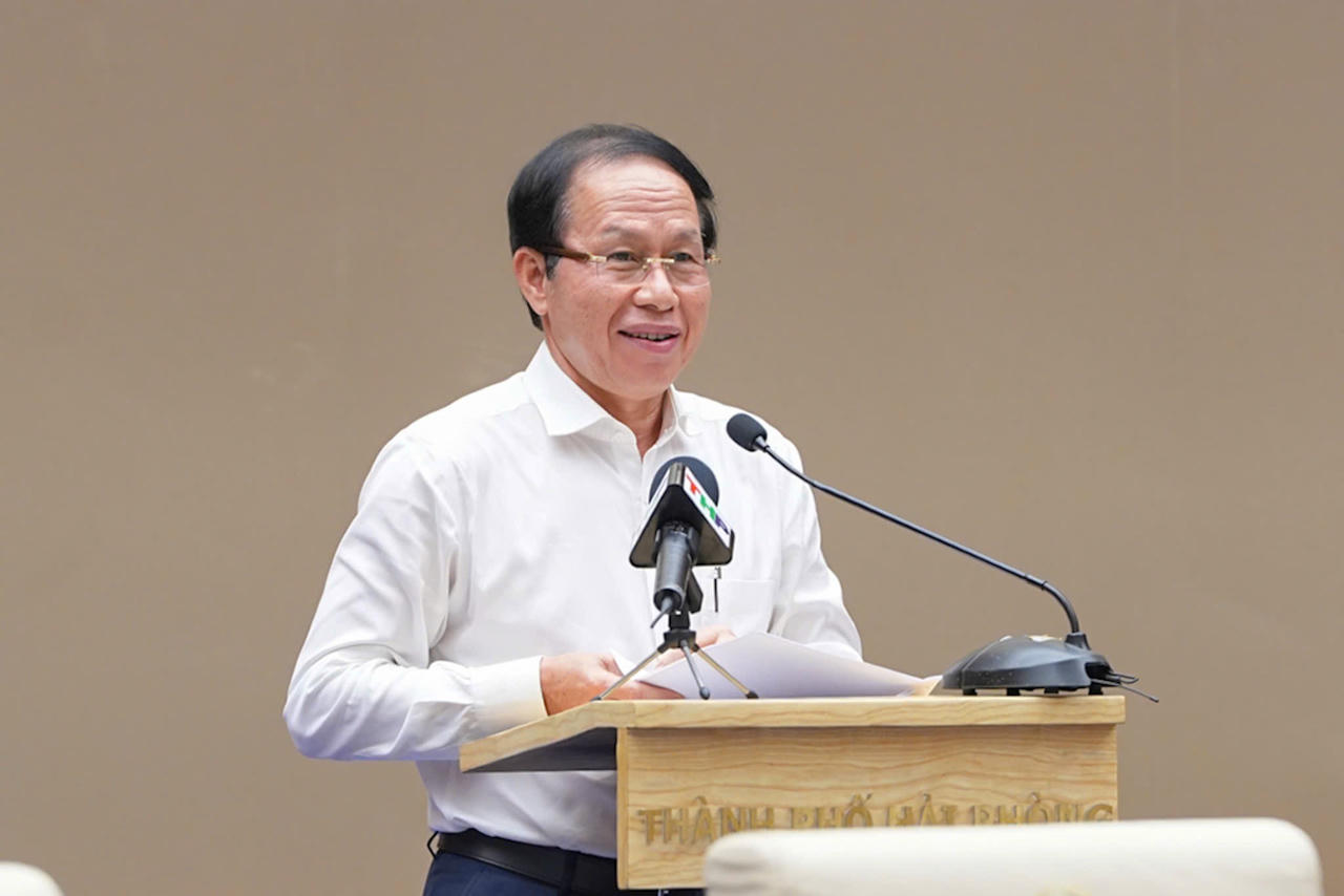 Uỷ viên Trung ương Đảng, Bí thư Thành uỷ, Trưởng đoàn ĐBQH Hải Phòng Lê Tiến Châu phát biểu chỉ đạo tại hội nghị.