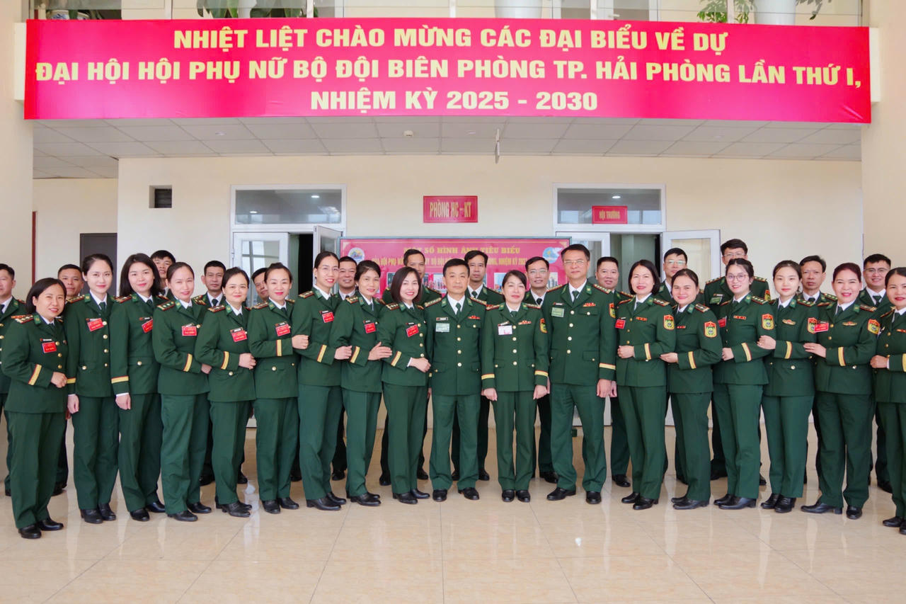 Các đại biểu tham dự Đại hội chụp ảnh lưu niệm.