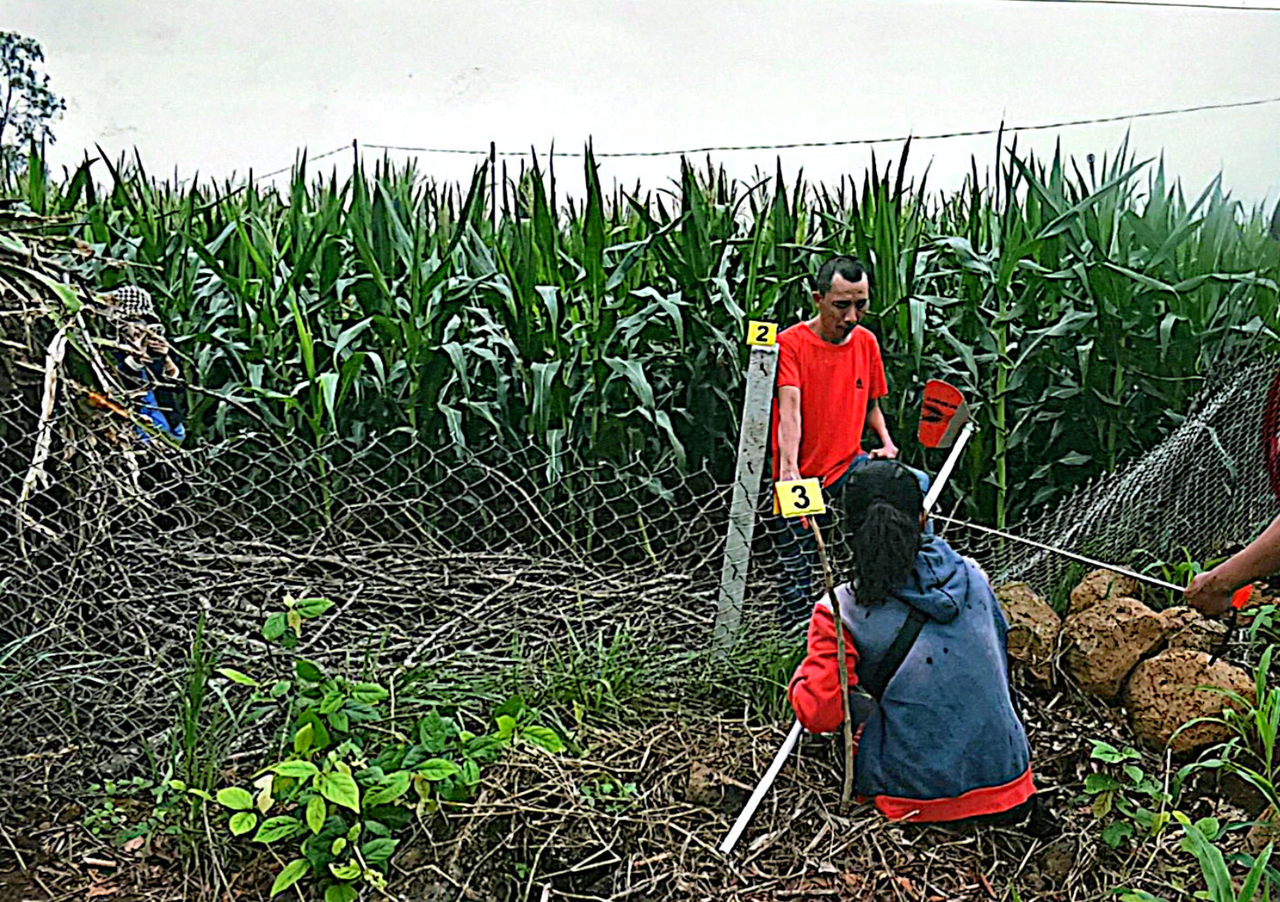 CQĐT dựng lại hiện trường vụ án. (Ảnh: Công an cung cấp)