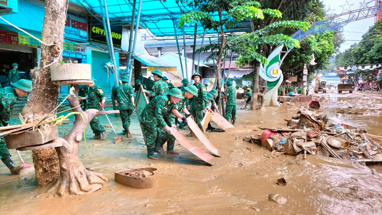 Cao Bằng chống chọi với bộ ba thiên tai: mưa lớn, sạt lở và động đất
