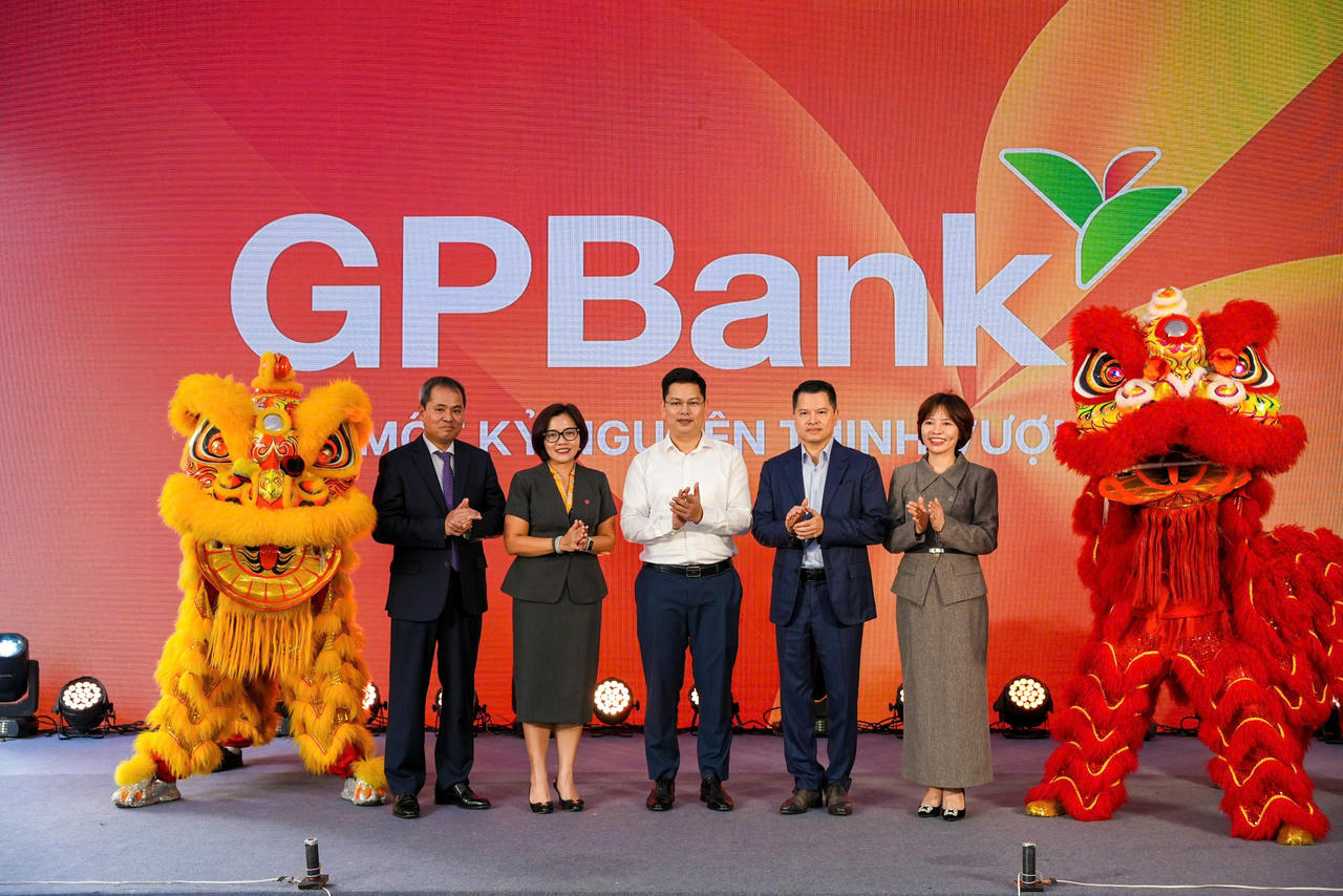 Đại diện lãnh đạo Cục Quản lý Giám sát TCTD, lãnh đạo VPBank và GPBank tại buổi lễ công bố nhận diện thương hiệu mới của GPBank  