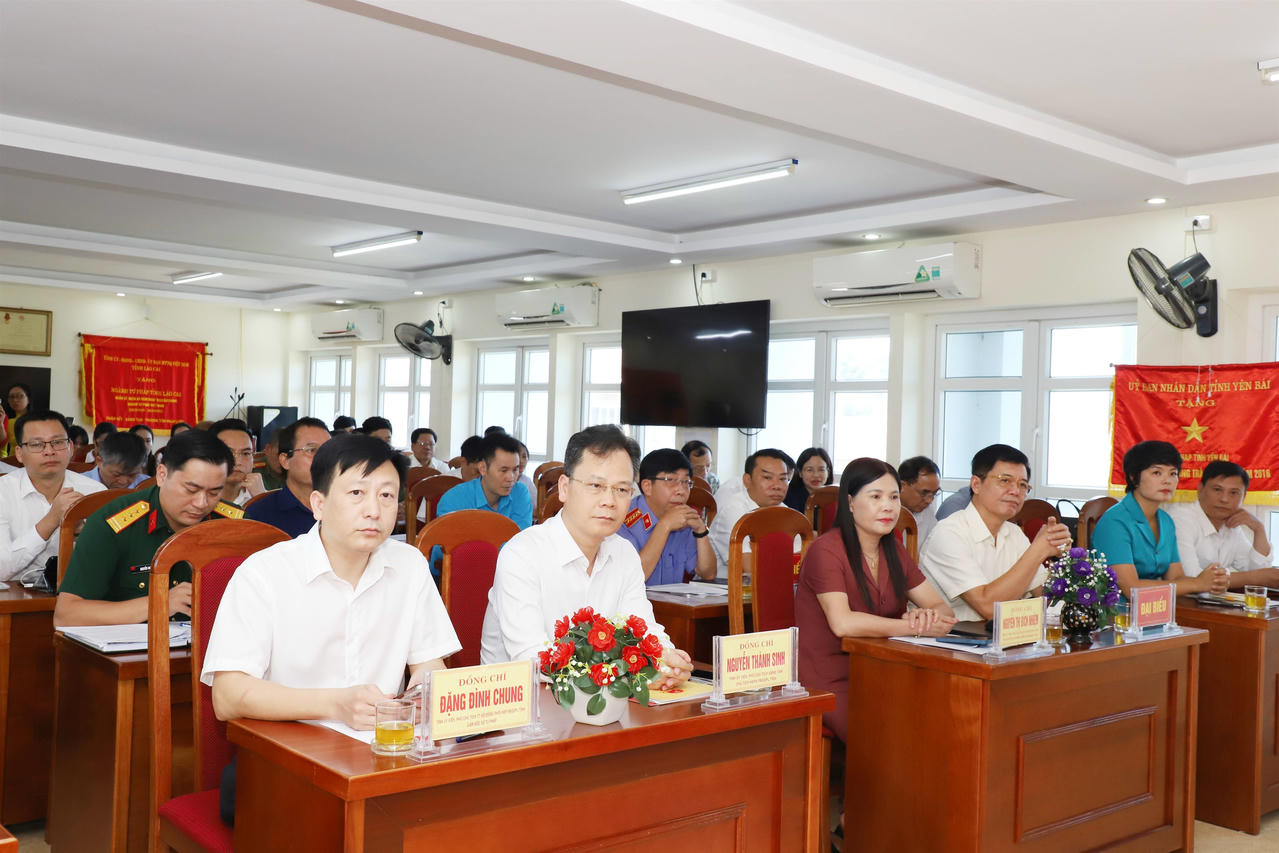 Các đại biểu tham dự buổi lễ