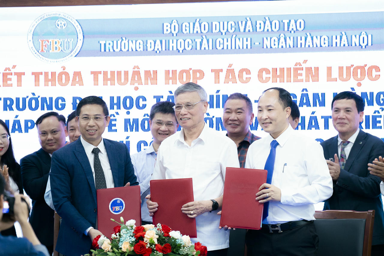 Hợp tác kết nối ba trụ cột “Giáo dục - Nghiên cứu - Truyền thông”