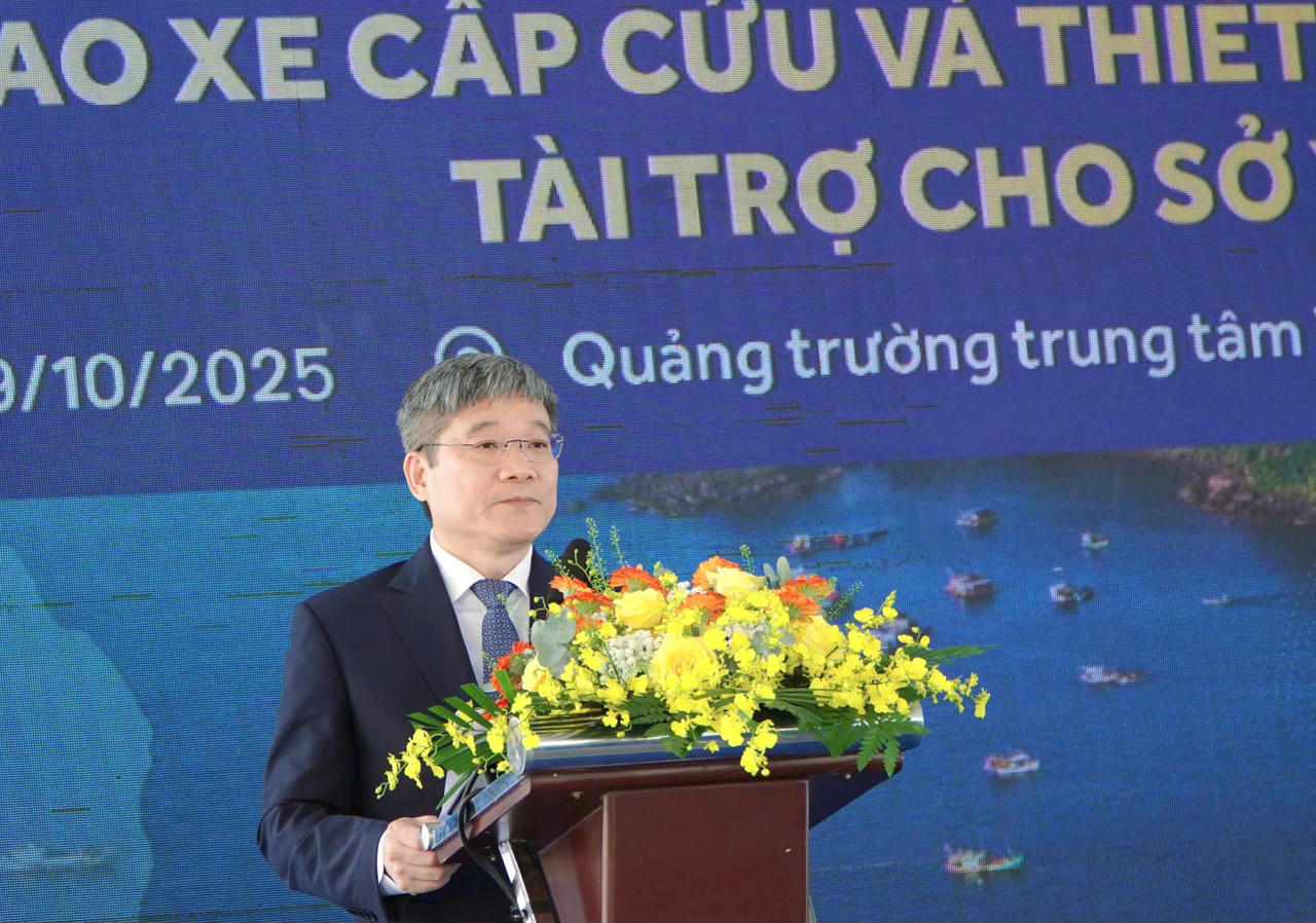 Tiến Sĩ, Bác Sĩ Phùng Nam Lâm - Phó Tổng Giám đốc chuyên môn, kiêm Trưởng tiểu ban Hồi sức Cấp cứu của Hệ thống Y tế Vinmec phát biểu tại buổi lễ.