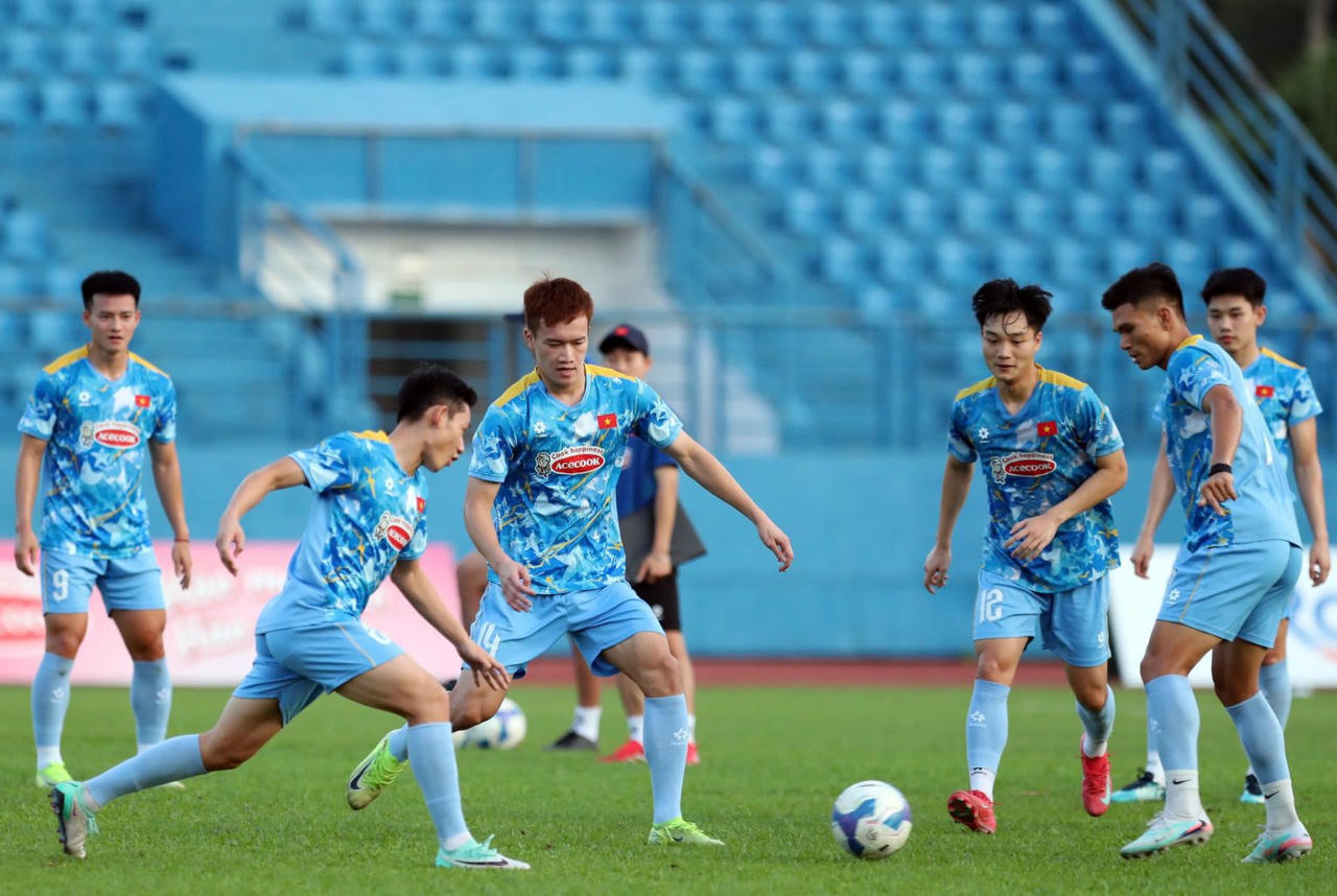 Ông Kim Sang Sik đặt mục tiêu chiến thắng trước Nepal