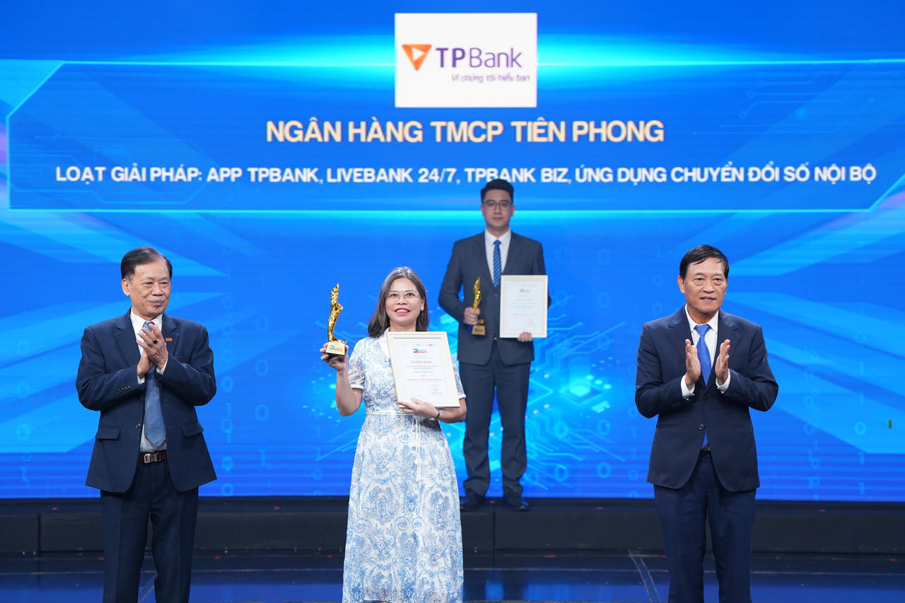Tại Giải thưởng VDA 2025, TPBank được vinh danh chuyển đổi số xuất sắc với loạt giải pháp công nghệ App TPBank, Livebank 24/7, TPBank Biz, Ứng dụng chuyển đổi số nội bộ.