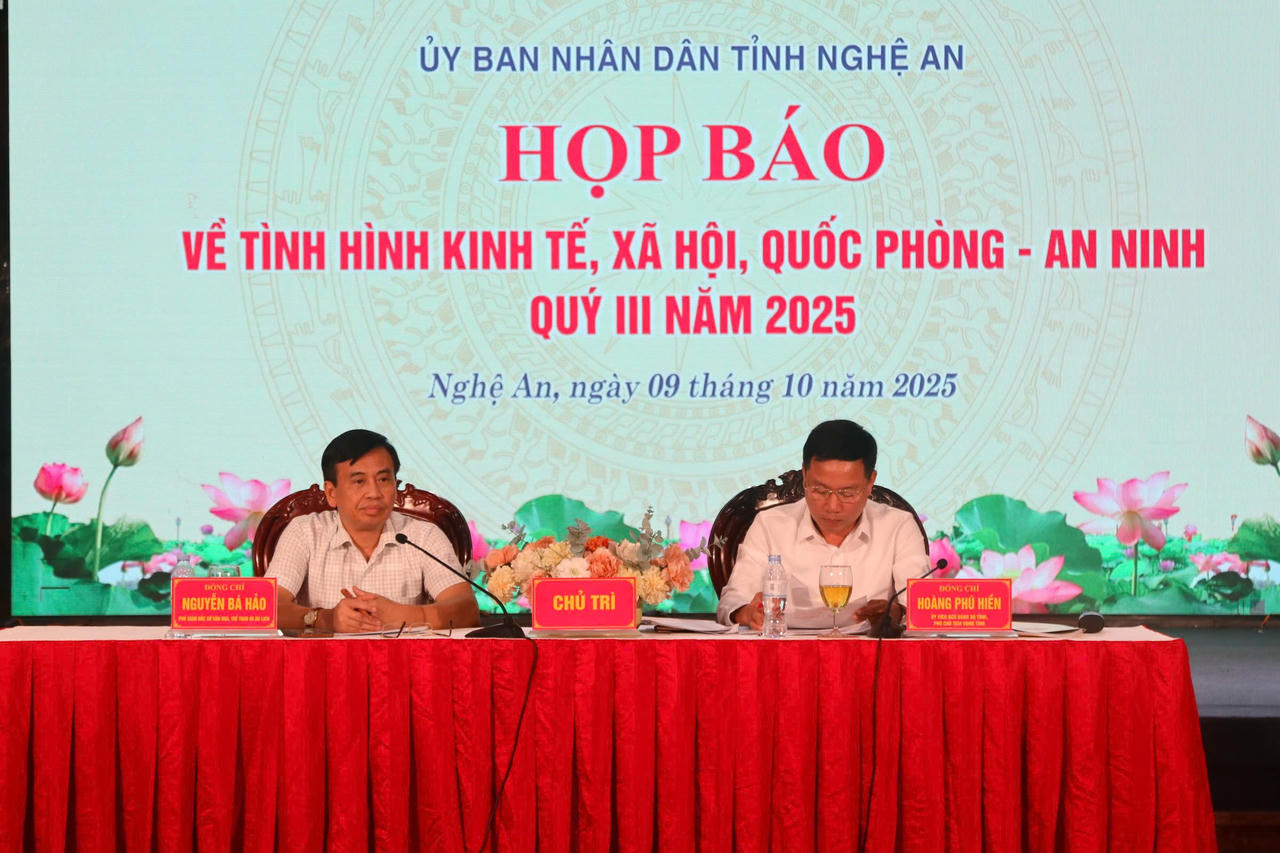 Quang cảnh họp báo.