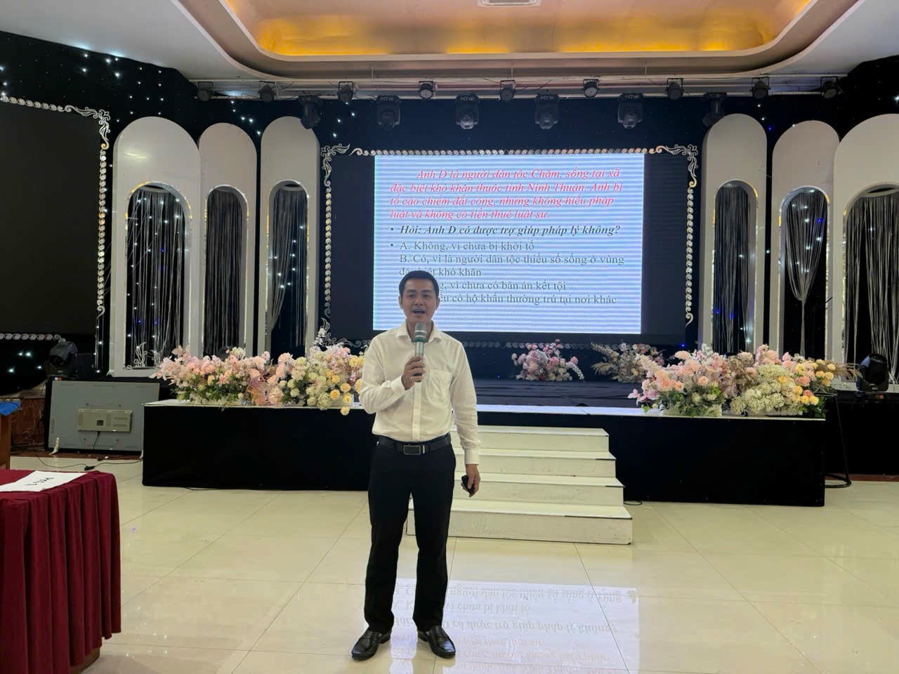 Báo cáo viên Phan Trọng Hùng, Phó Giám đốc Trung tâm trợ giúp pháp lý nhà nước số 1 tỉnh Quảng Trị