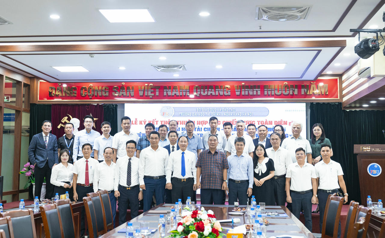 Đại diện các bên chụp ảnh lưu niệm