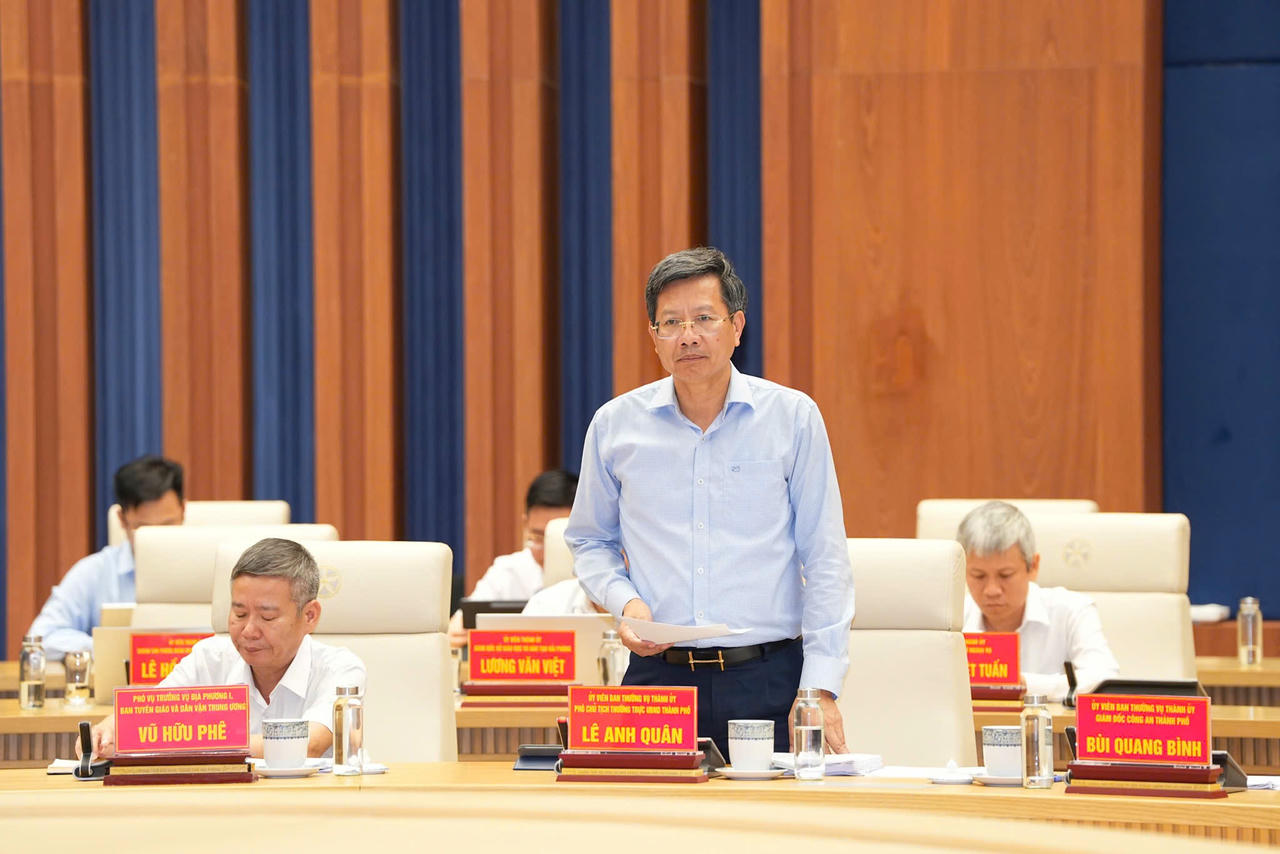 Phó Chủ tịch Thường trực UBND TP Lê Anh Quân phát biểu tại Hội nghị.