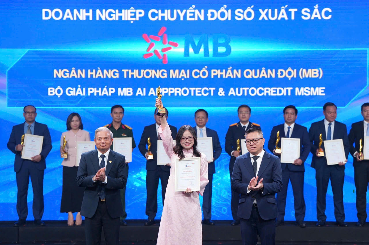 MB nhận giải thưởng Chuyển đổi số Việt Nam 2025 với bộ giải pháp công nghệ tiên phong