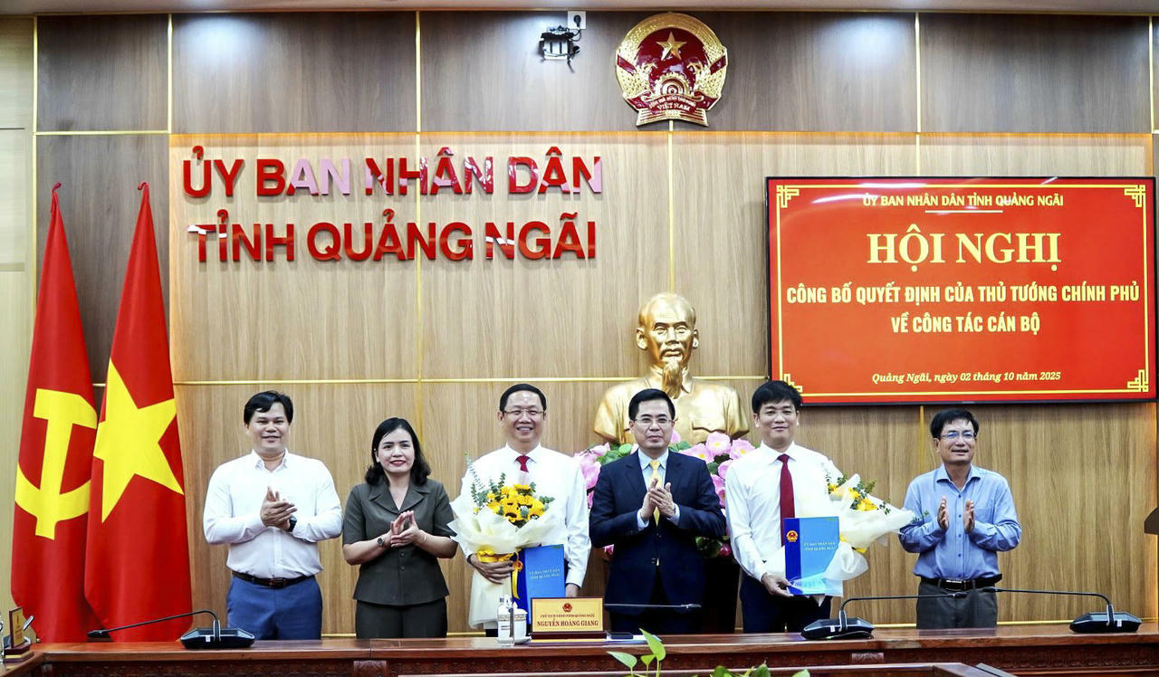 Chủ tịch và 5 Phó Chủ tịch UBND tỉnh Quảng Ngãi.