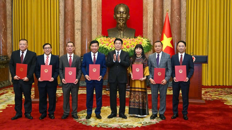 Chủ tịch nước trao quyết định phong hàm và bổ nhiệm Đại sứ