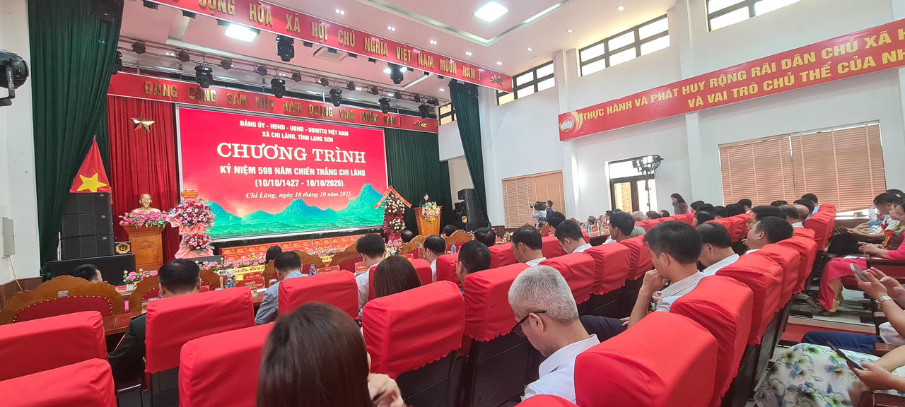 &nbsp;Bà Trần Thanh Nhàn, Bí thư đảng ủy xã Chi Lăng, phát biểu tại chương trình.