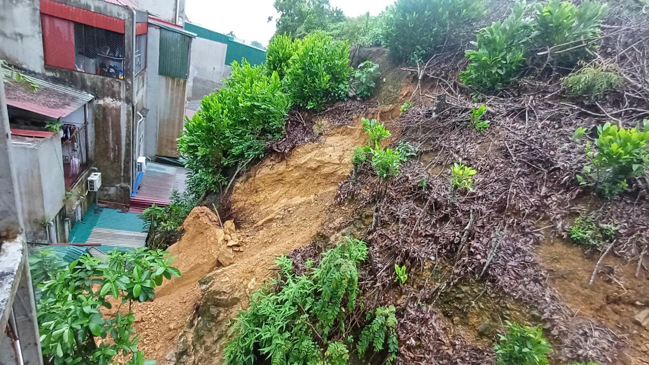 Hà Nội công bố tình huống khẩn cấp về thiên tai do sạt lở tại xã Yên Xuân