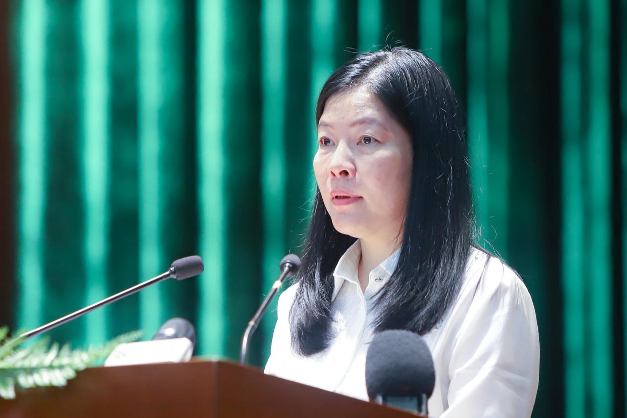 Giám đốc Sở Giáo dục và Đào tạo TP Đà Nẵng Lê Thị Bích Thuận trình bày tham luận tại hội nghị.&nbsp;