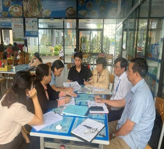 Kiểm tra 27 cơ sở sản xuất, kinh doanh thực phẩm thuộc lĩnh vực y tế và các cơ sở kinh doanh dịch vụ ăn uống trên địa bàn toàn tỉnh Gia Lai. (Ảnh: Chi cục ATVSTP Gia Lai)