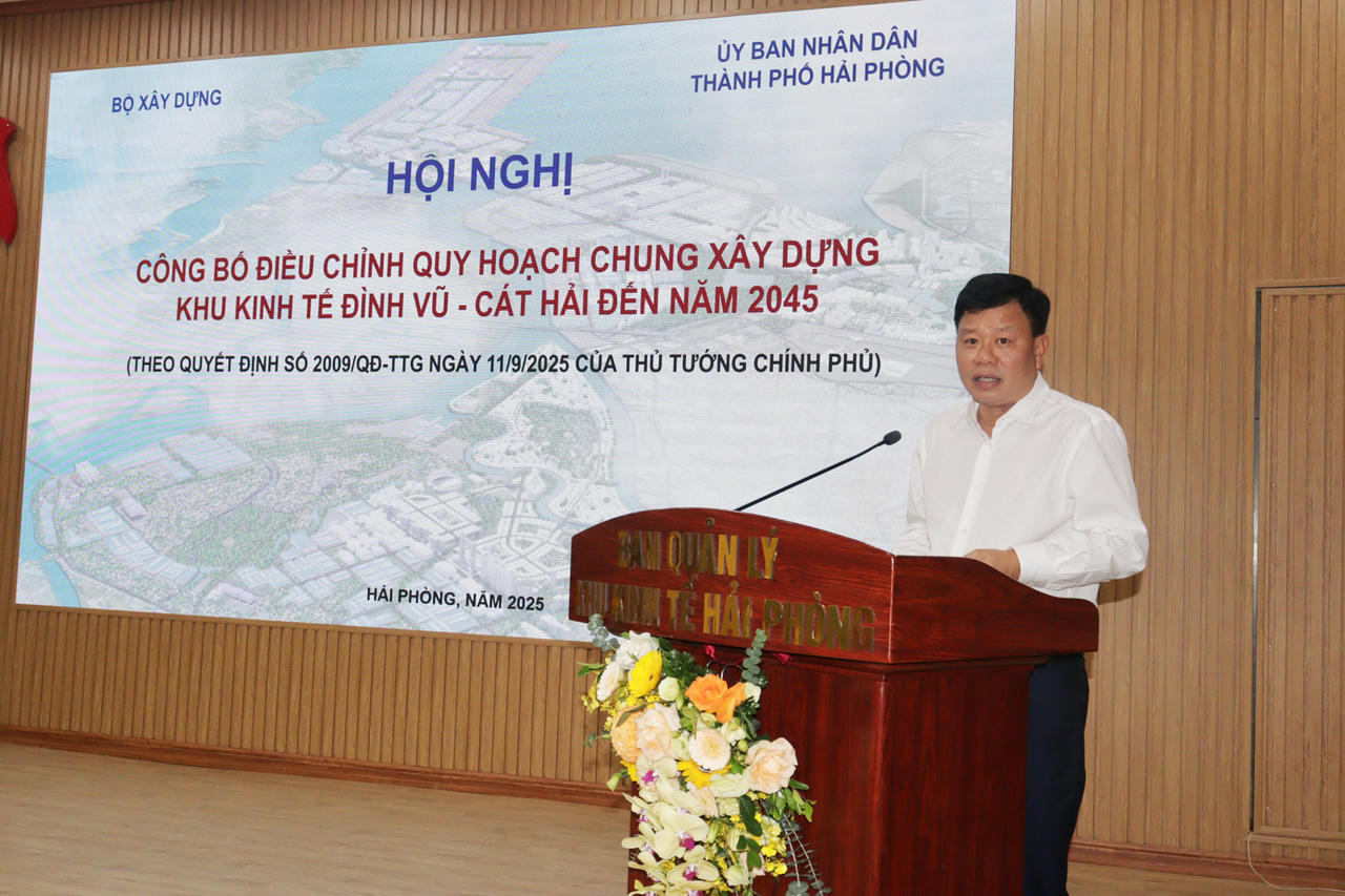 Ông&nbsp;Lê Trung Kiên, Trưởng Ban Quản lý Khu Kinh tế Hải Phòng phát biểu tại hội nghị.