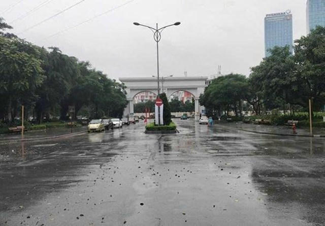 Khu đô thị Dương Nội tại ngã tư Lê Trọng Tấn - Lê Quang Đạo kéo dài không bị ngập. (Ảnh cập nhật sáng ngày 07/10/2025).   