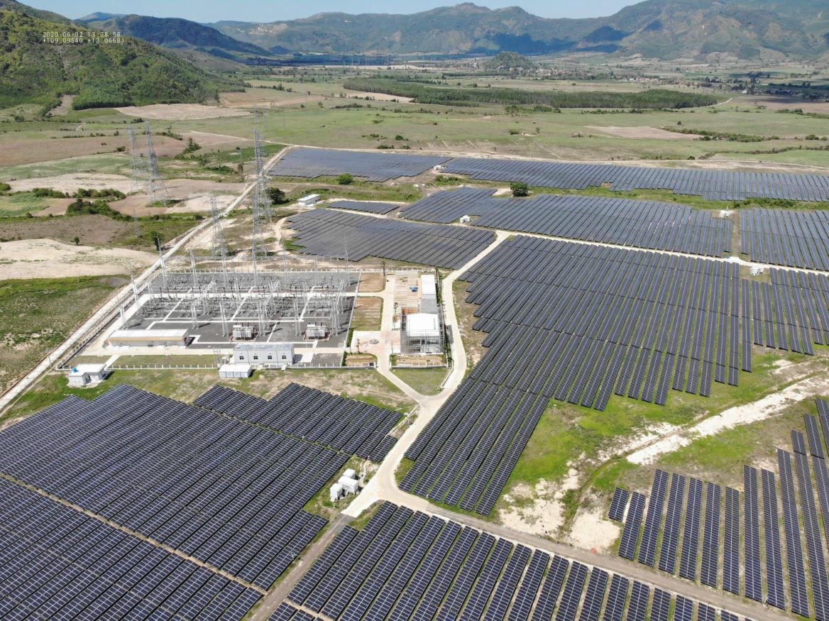 Cận cảnh một dự án điện mặt trời tại Đắk Lắk.