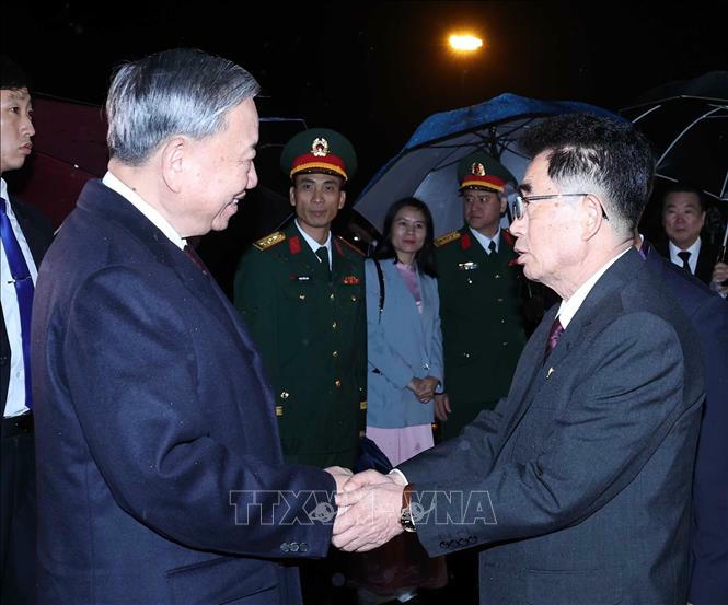 Các lãnh đạo Triều Tiên tiễn Tổng Bí thư Tô Lâm tại Sân bay quốc tế Bình Nhưỡng. Ảnh: Thống Nhất/TTXVN