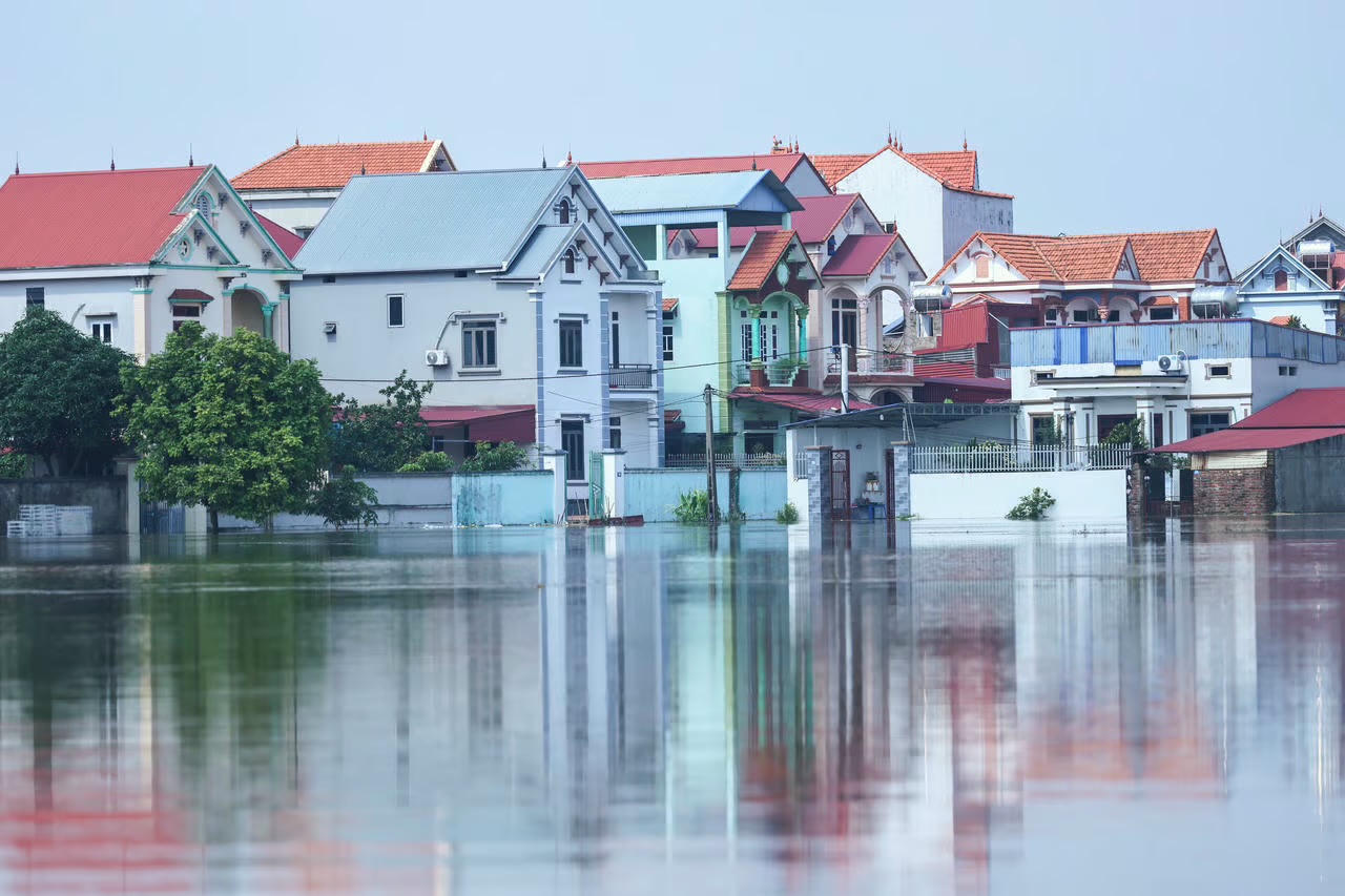 Tăng cường nước sạch và an toàn thực phẩm cho người dân vùng ngập lụt ở Hà Nội