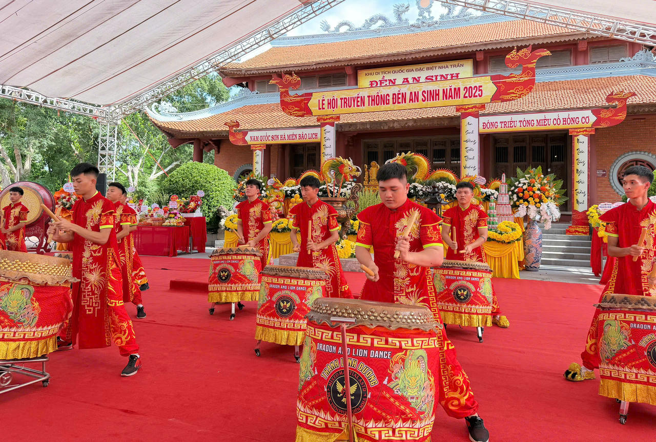 Khai hội truyền thống đền An Sinh ở Quảng Ninh