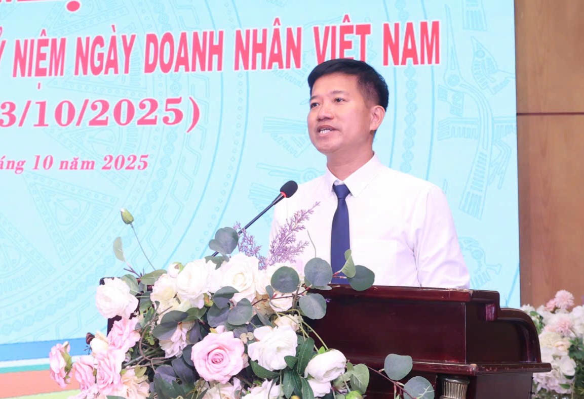 Ông Nguyễn Văn Nhất, Chủ tịch UBND phường Lào Cai phát biểu tại buổi gặp mặt.