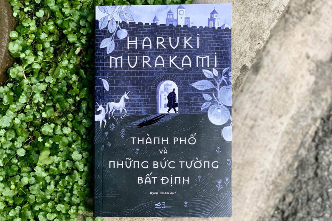 Thành phố và những bức tường bất định của Haruki Murakami