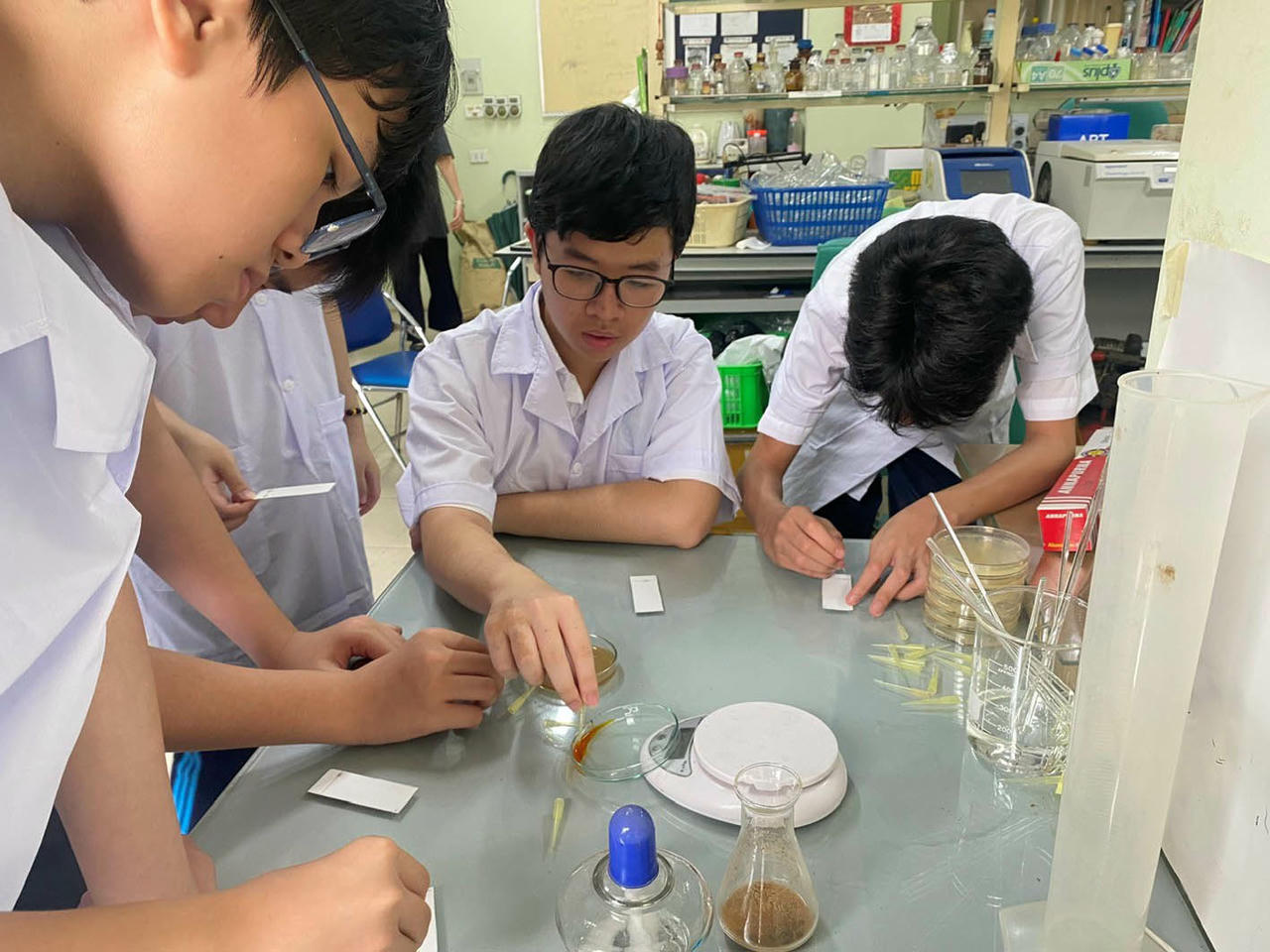 Đoàn học sinh Trường THCS Giảng Võ 2 (Hà Nội) vừa xuất sắc giành 5 Huy chương Vàng 
cá nhân tại Olympic Phát minh và Sáng chế Thế giới (WICO 2025). (Nguồn: Nhà trường cung cấp)