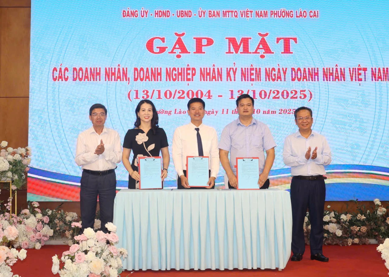 Ký cam kết chính quyền số - Doanh nghiệp thông minh.