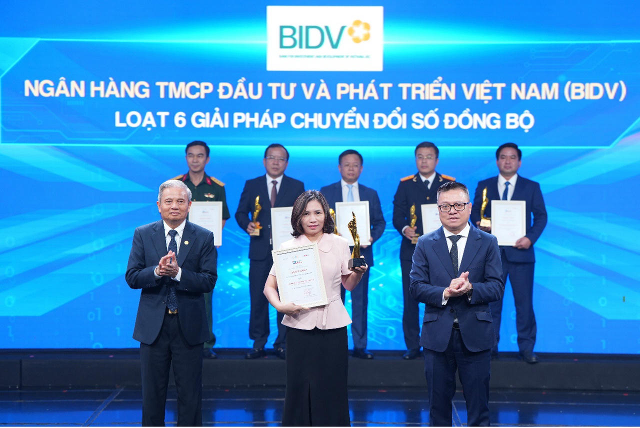 BIDV được vinh danh 'Doanh nghiệp chuyển đổi số xuất sắc'