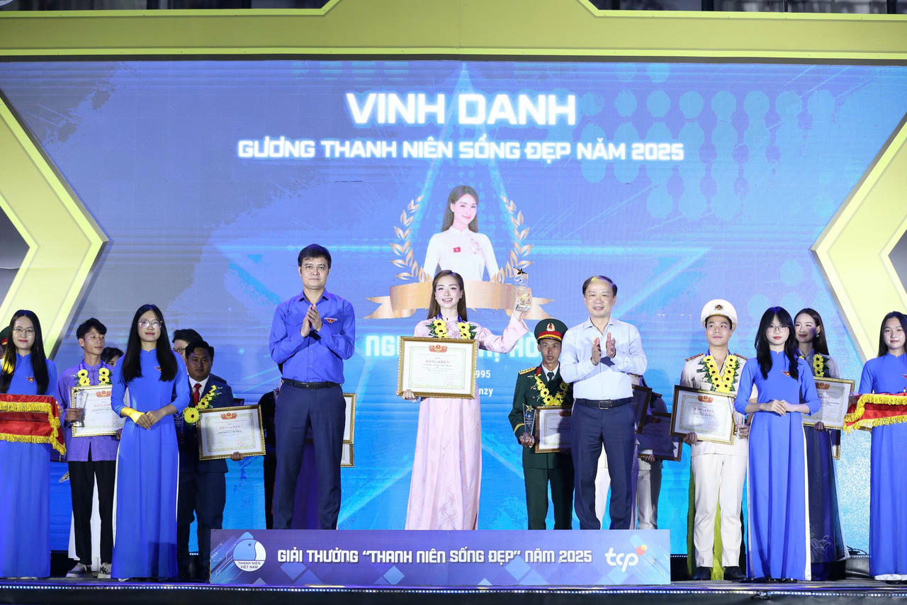 Trưởng bản cứu dân làng thoát lũ và Hòa Minzy là Thanh niên sống đẹp 2025