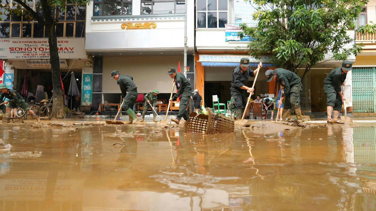 Công an Lào Cai chủ động, kịp thời bảo vệ an toàn cho nhân dân trong mưa lũ