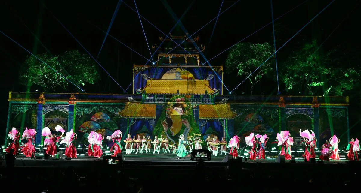 Chương trình nghệ thuật "Sắc màu Việt Nam - Nhịp điệu thế giới". Ảnh Trần Huấn