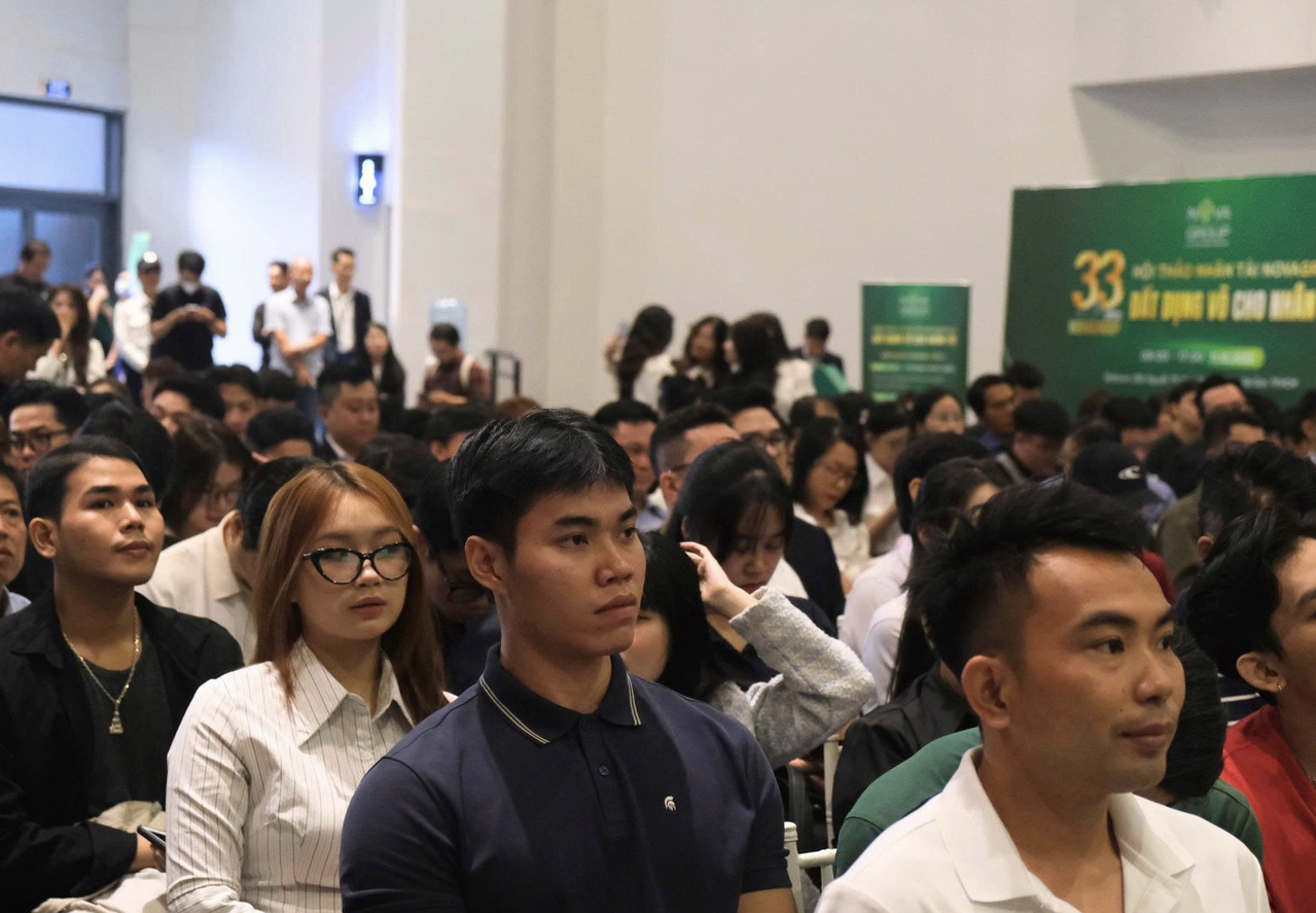 Hệ thống phúc lợi toàn diện từ NovaGroup và danh mục vị trí tuyển dụng đa dạng thu hút đông đảo ứng viên đến tham gia sự kiện.