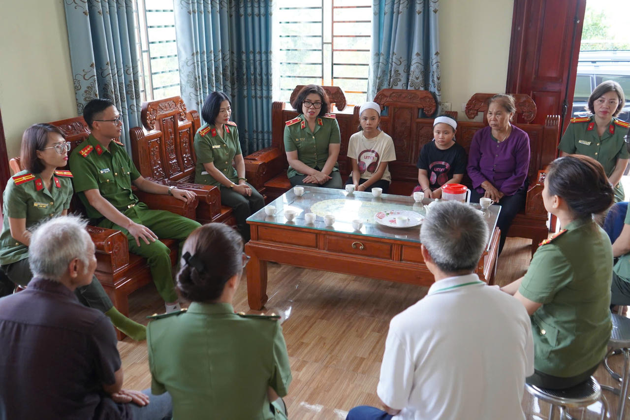 2 con của Tổ trưởng bảo vệ an ninh hy sinh trong lũ dữ sẽ được phụ nữ công an tỉnh Thái Nguyên đỡ đầu 