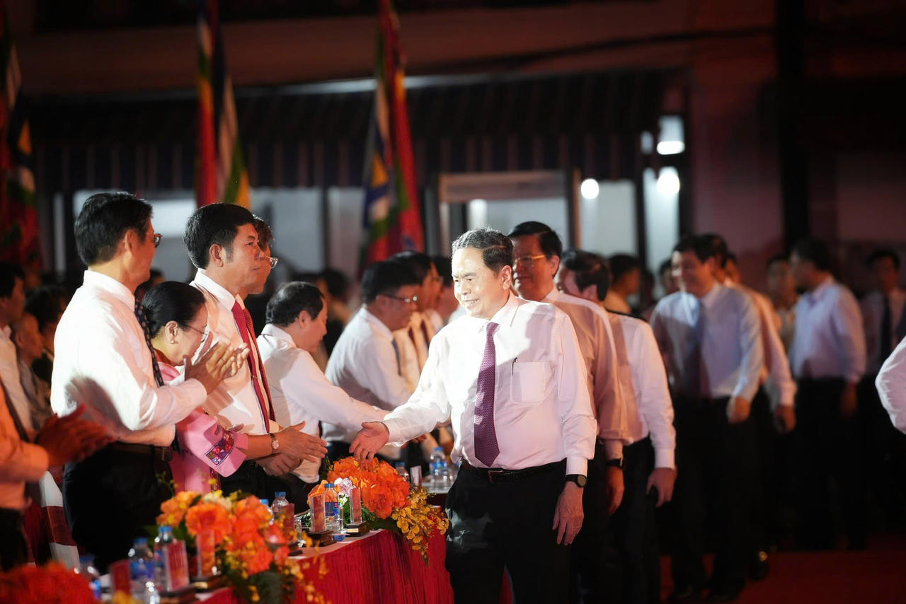 Chủ tịch Quốc hội Trần Thanh Mẫn cùng lãnh đạo Đảng, Nhà nước, Ban, Bộ, Ngành tham dự buổi lễ.