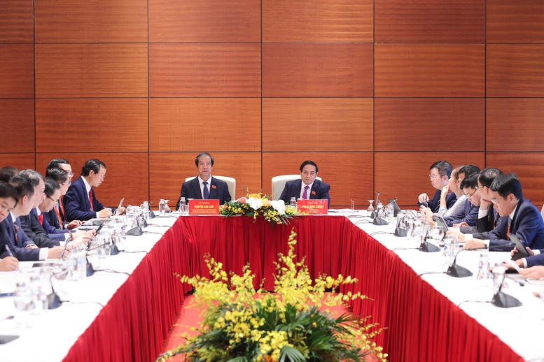 Thủ tướng Chính phủ nhấn mạnh yêu cầu đổi mới, đột phá mạnh mẽ hơn nữa, vượt qua giới hạn của chính mình, nhất là trong huy động nguồn lực phát triển, đột phá phát triển khoa học công nghệ, đổi mới sáng tạo - Ảnh: VGP/Nhật Bắc