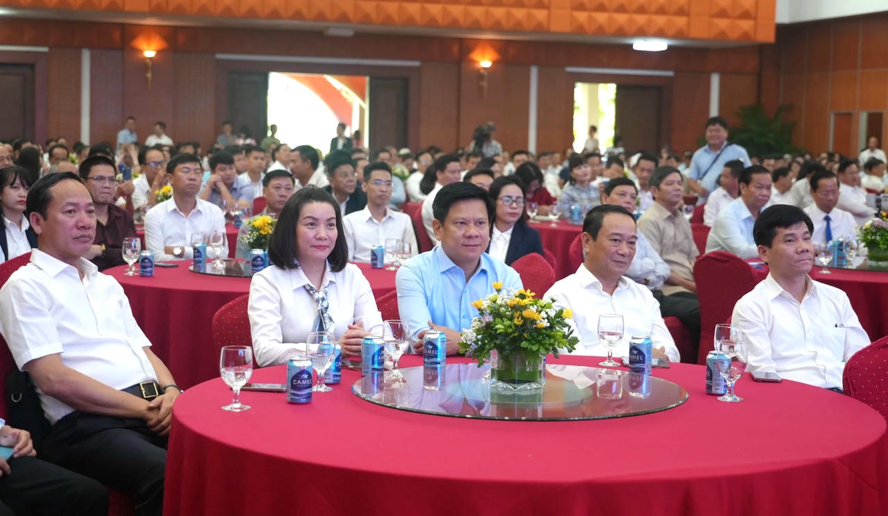 Các đại biểu dự buổi gặp mặt.