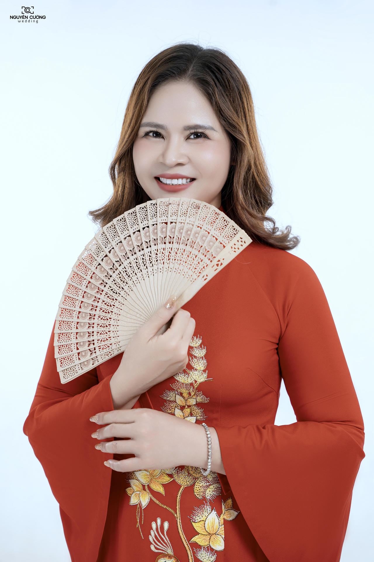 تصویری پر جنب و جوش و درخشان از یک زن تاجر در حرفه حقوقی. (عکس: موسسه حقوقی دوک های).