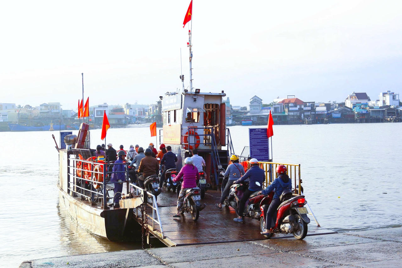 Cần tăng cường công tác quản lý, chấn chỉnh những bất cập tại bến phà Tam Hải - Tam Quang để phục vụ Nhân dân tốt hơn.